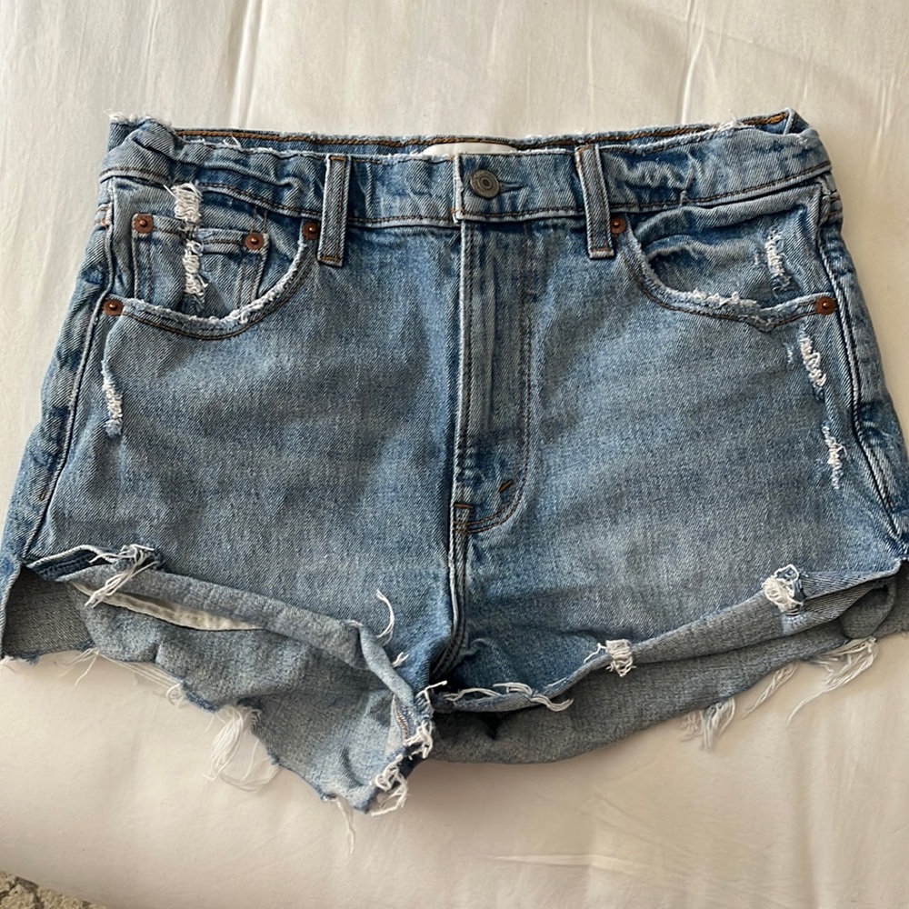 Abercrombie & Fitch high waisted mom shorts. Sz 28/6.